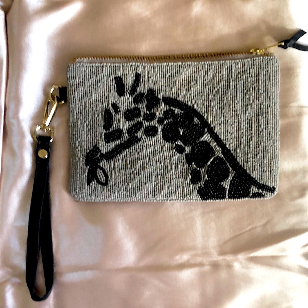NWOT ANIMAL PRINT WRISTLET Chico’s Hand Beaded Giraffe